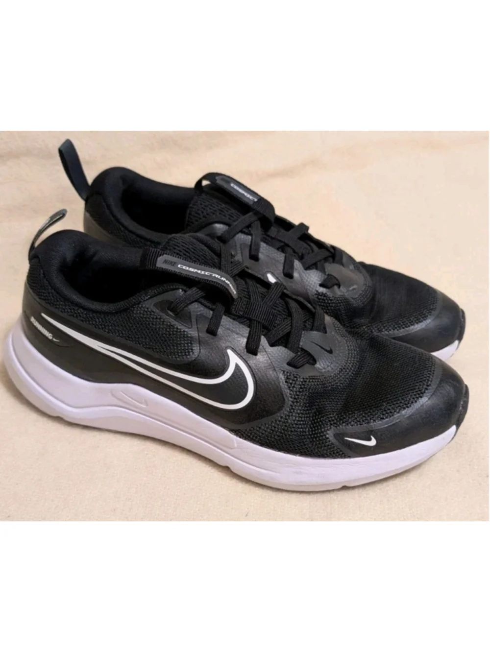 Nike Cosmic Runner 2 Black Size 6Y F5